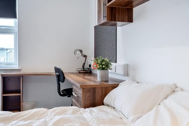 8 bed flat, 2-4 Plymbridge Lane (6), Crownhill, Plymouth, PL68DE - Image 1